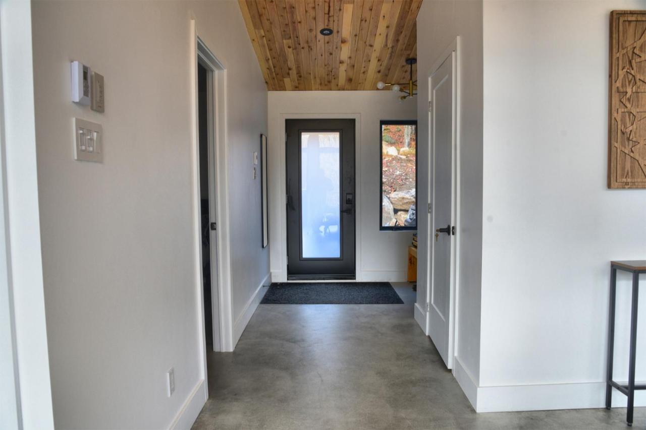Kallm-Mont-Tremblant Chalet With Hot Tub, Pond & Beach On Private 7Acre Estate Lac-Supérieur Extérieur photo