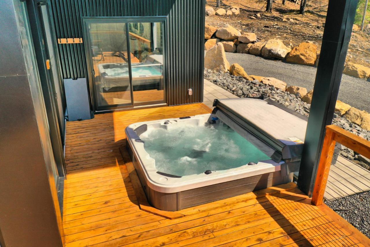 Kallm-Mont-Tremblant Chalet With Hot Tub, Pond & Beach On Private 7Acre Estate Lac-Supérieur Extérieur photo