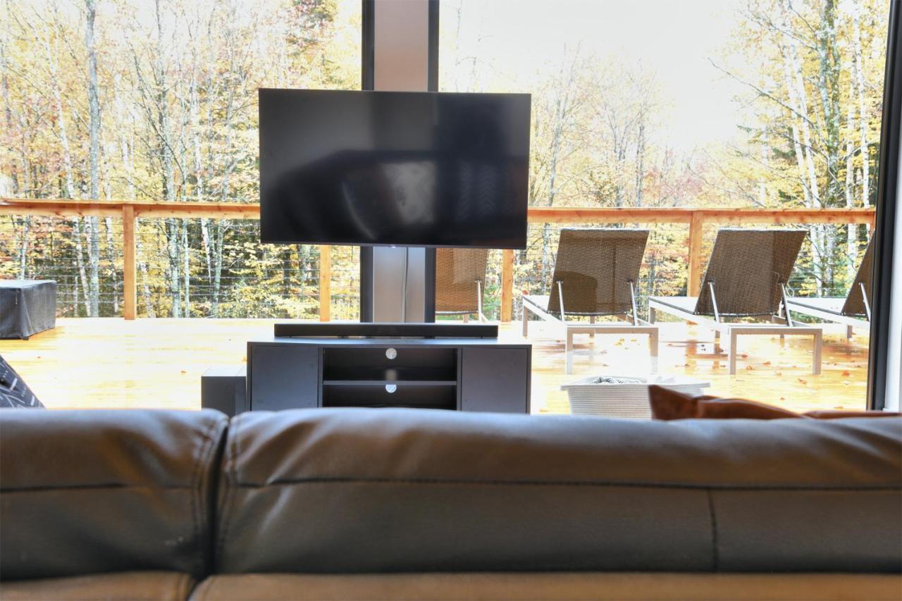 Kallm-Mont-Tremblant Chalet With Hot Tub, Pond & Beach On Private 7Acre Estate Lac-Supérieur Extérieur photo