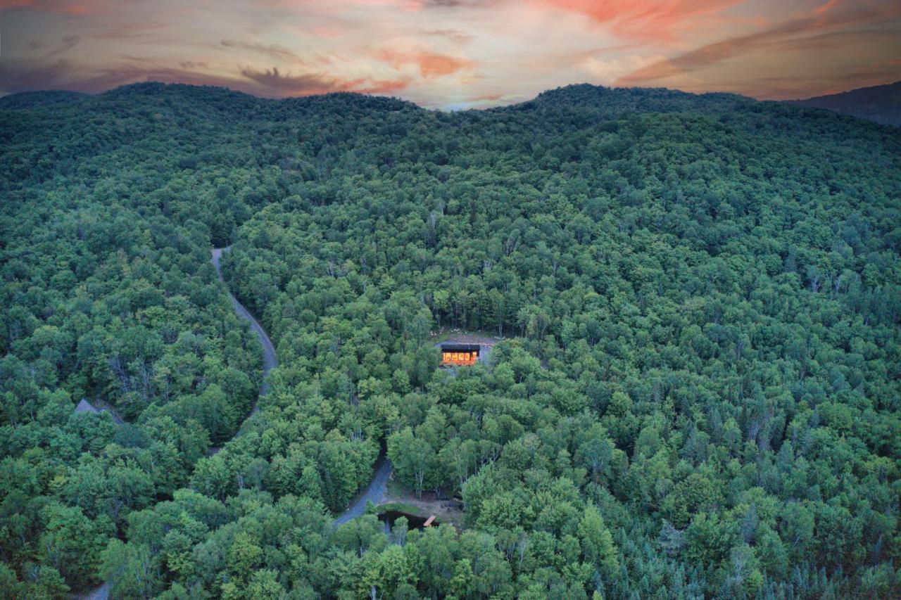 Kallm-Mont-Tremblant Chalet With Hot Tub, Pond & Beach On Private 7Acre Estate Lac-Supérieur Extérieur photo